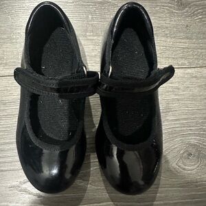 Kids black tap shoes size 9
